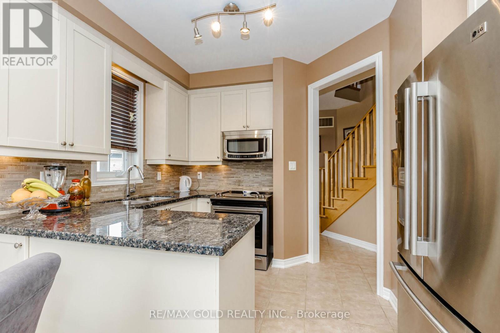 45 FISHING CRESCENT - 13