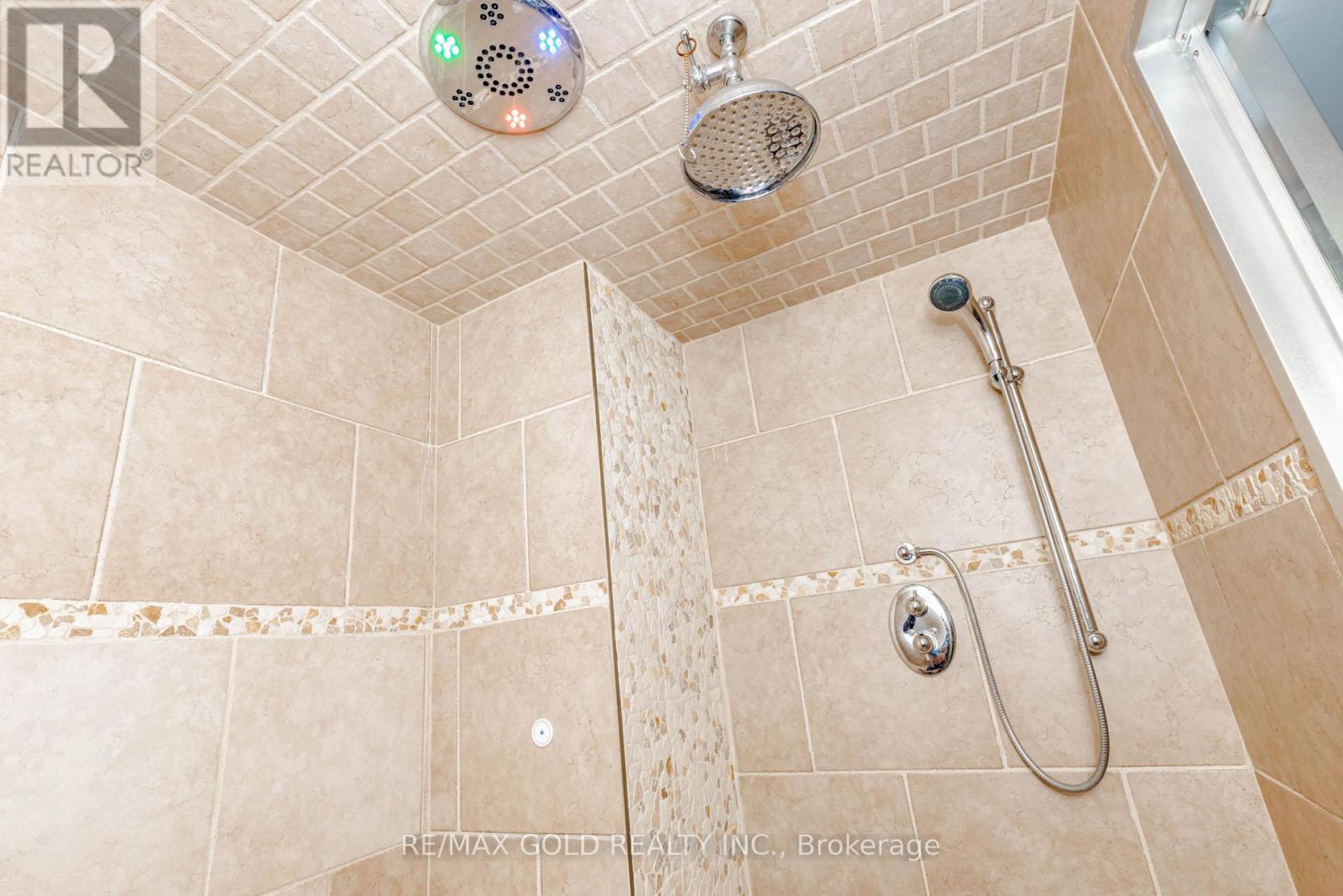 45 FISHING CRESCENT - 36
