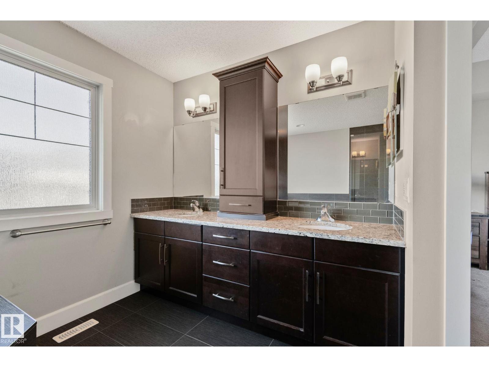 16404 136 ST NW, Edmonton