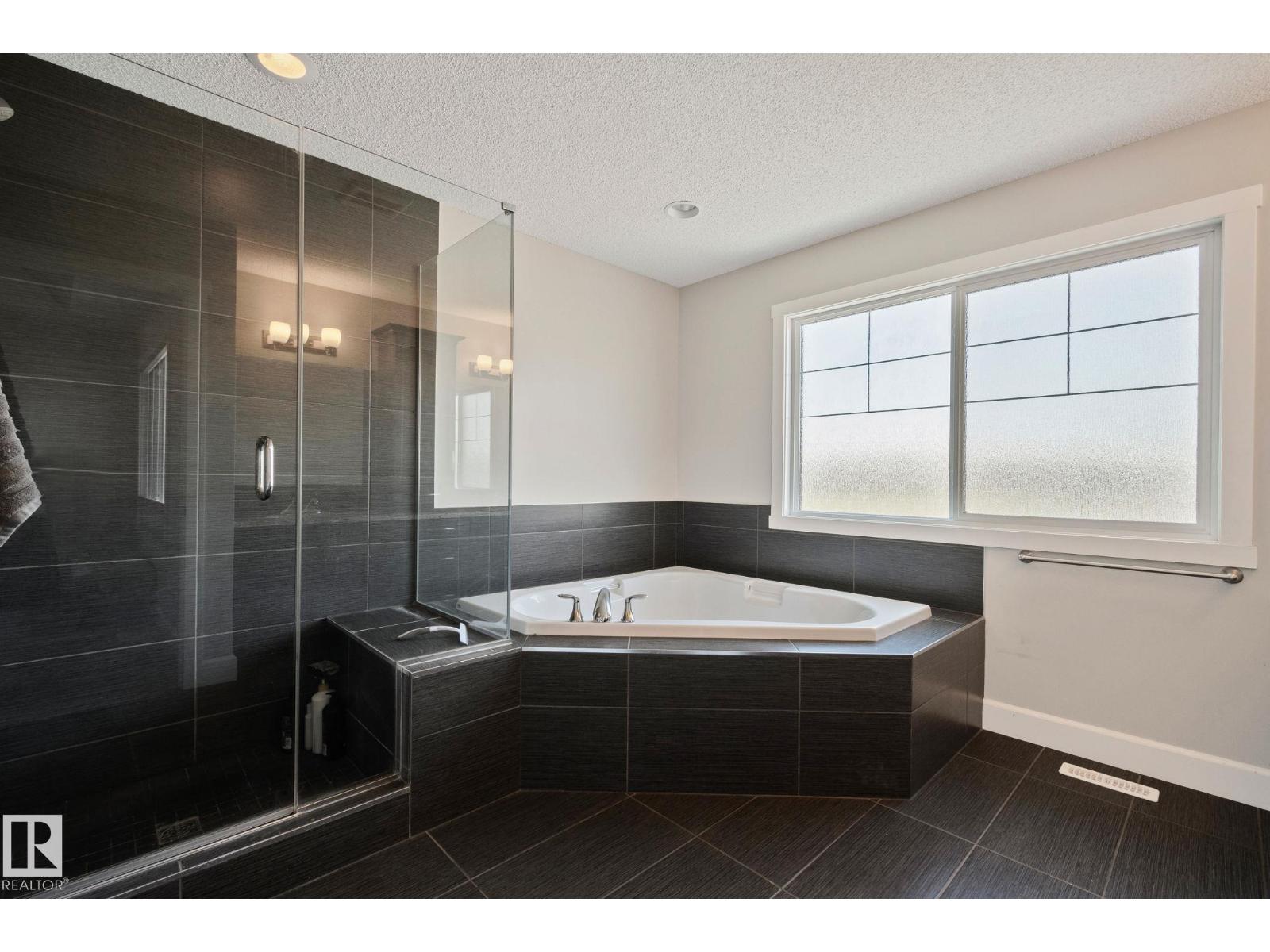 16404 136 ST NW, Edmonton