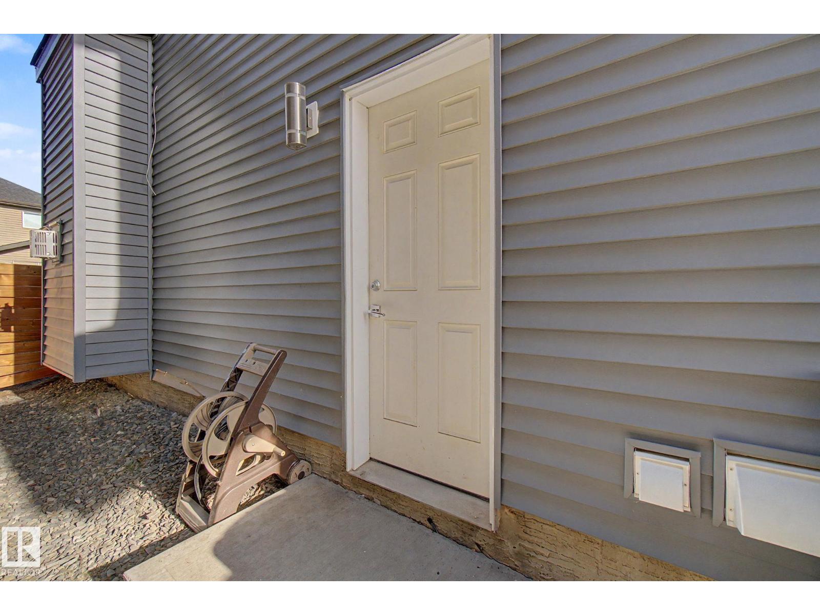 635 42 ST SW - 44