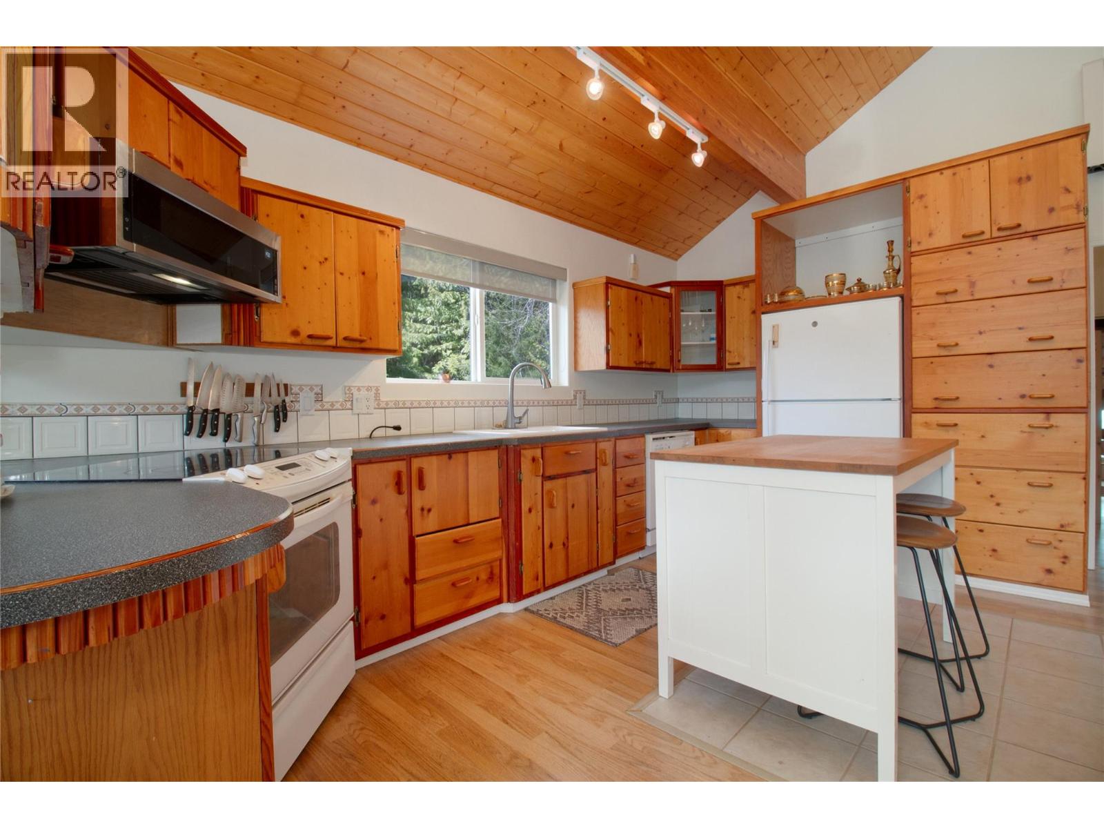 6209 Sawczuk Road Sawczuk Road - 2