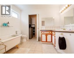 6209 Sawczuk Road Sawczuk Road, Trout Lake, BC V0G1R2 Photo 16
