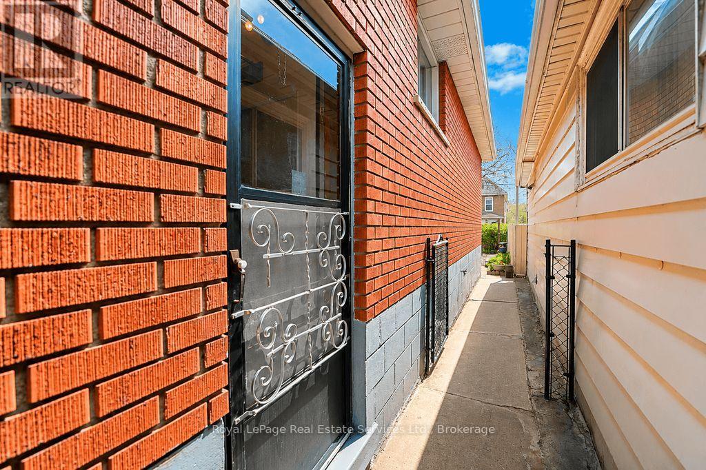 334 TRAGINA AVENUE N - 44