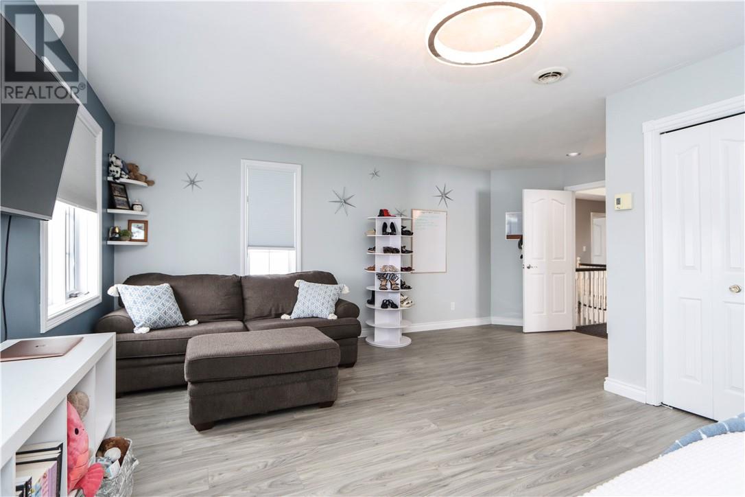 81 Forestdale Drive, Sudbury, Ontario, P3A5X2 — Photo 2