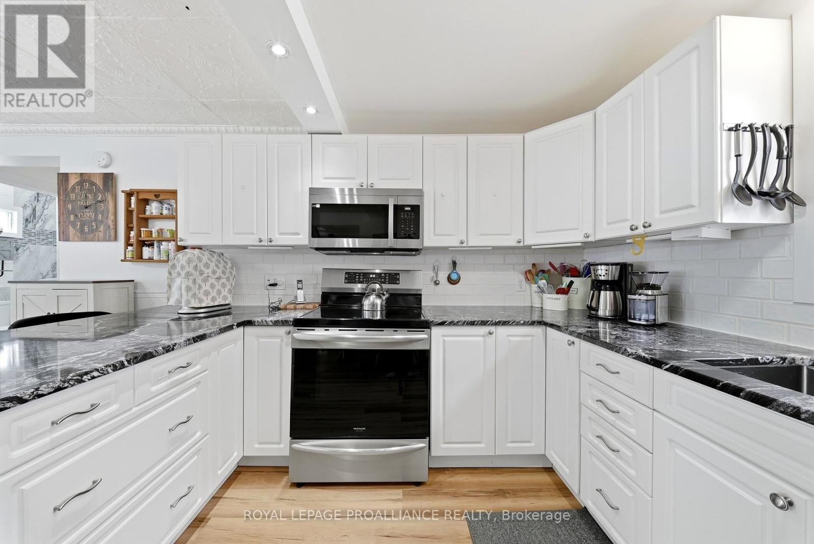 4343 NOTRE DAME STREET - 11