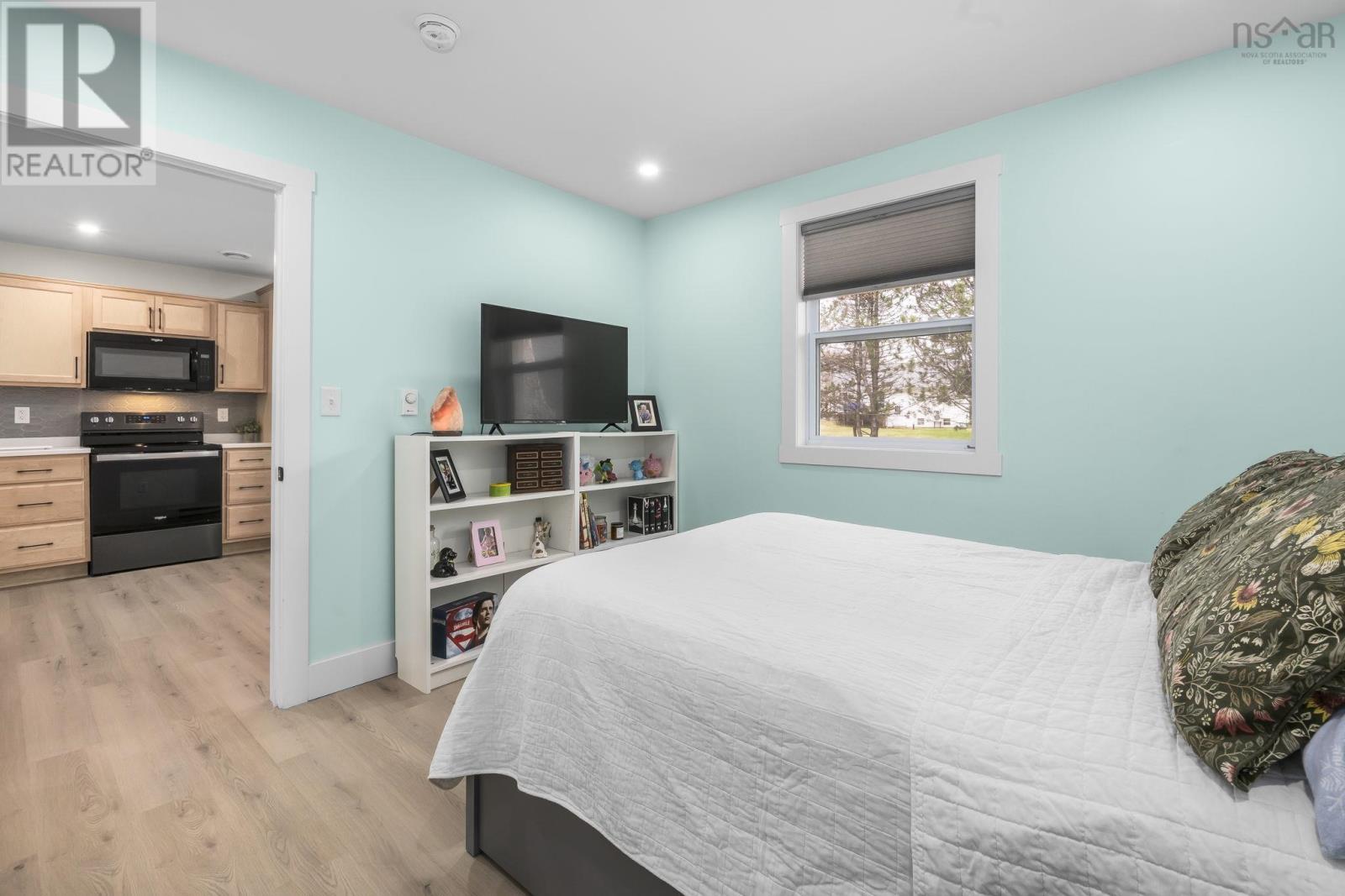 73 East Court Road - 13