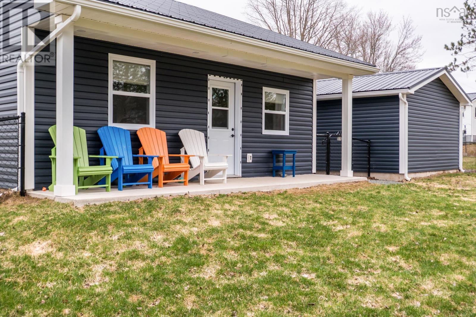 73 East Court Road - 27