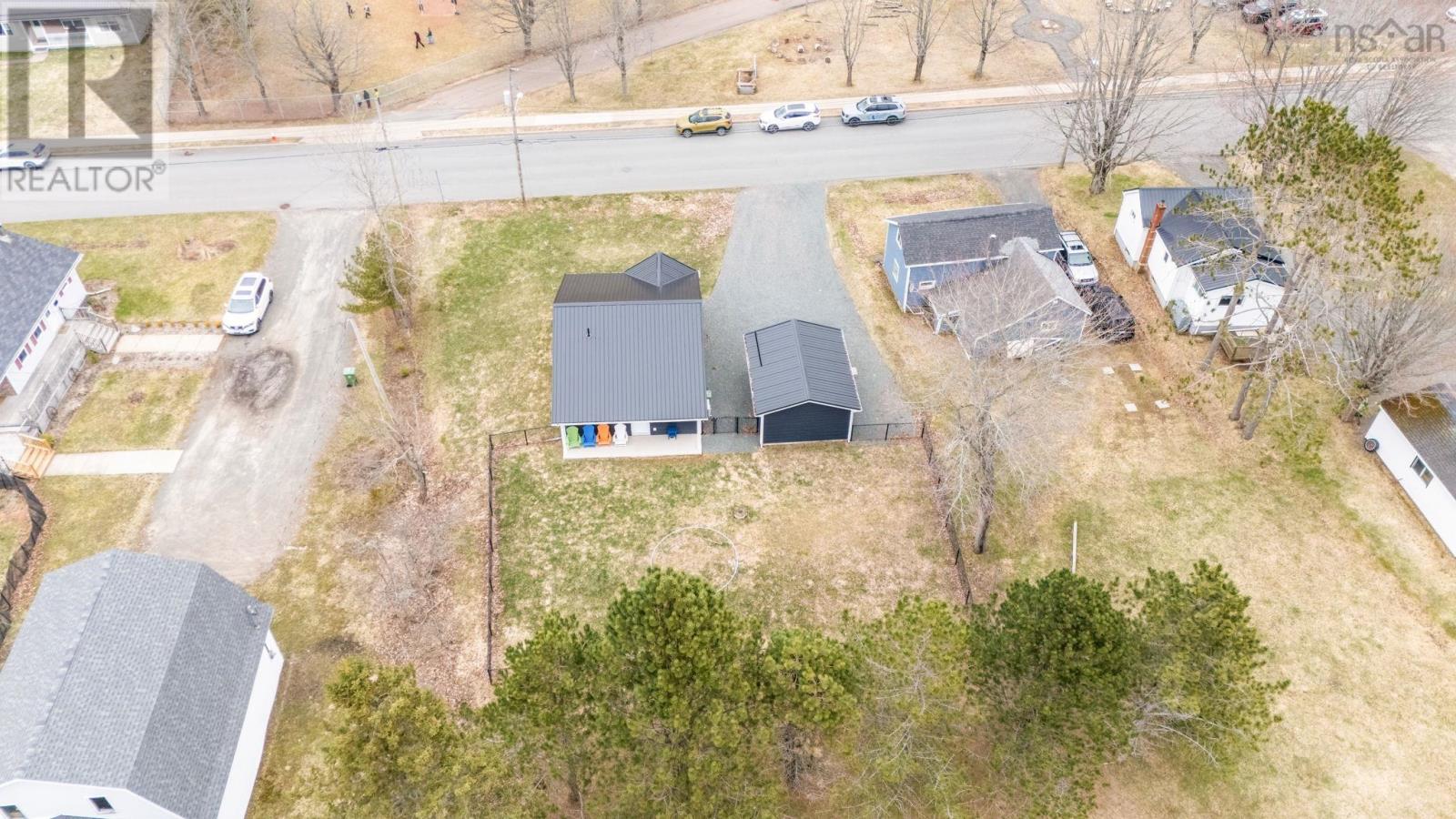73 East Court Road - 35