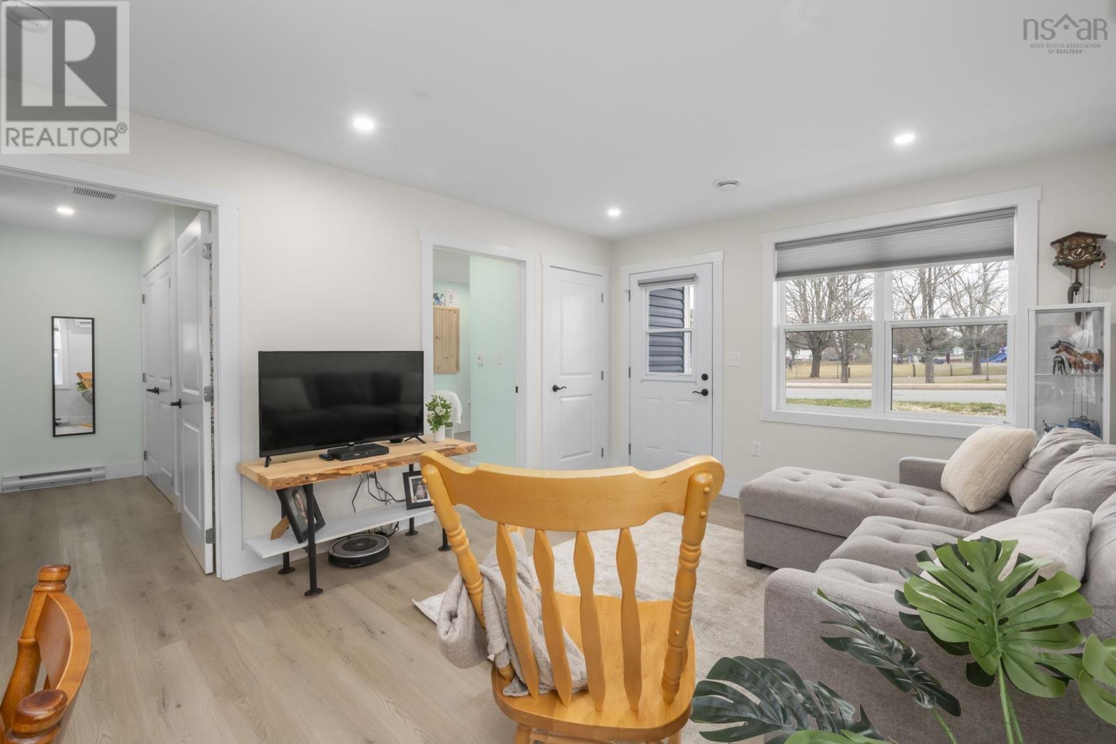 73 East Court Road - 5