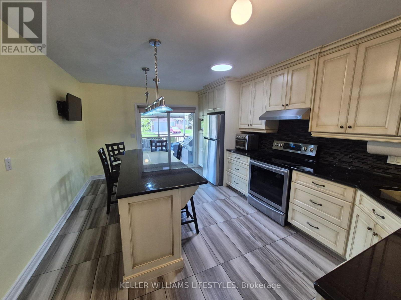 121 CEDARVALE CRESCENT - 14