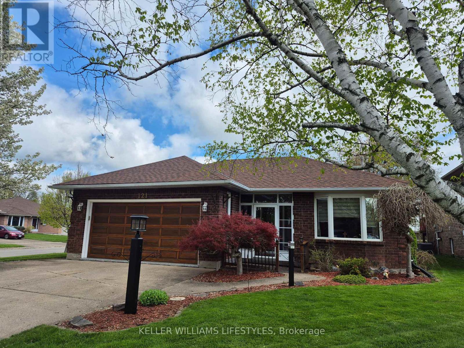 121 CEDARVALE CRESCENT - Image 2