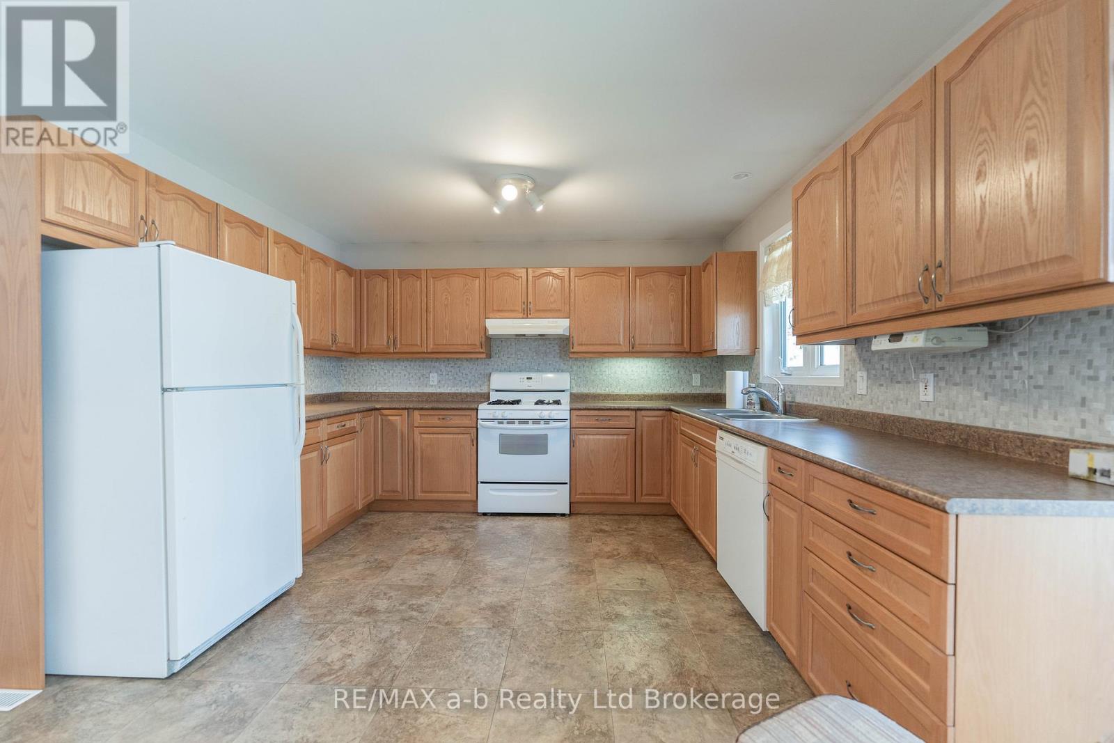 44 BEECH BOULEVARD - 13