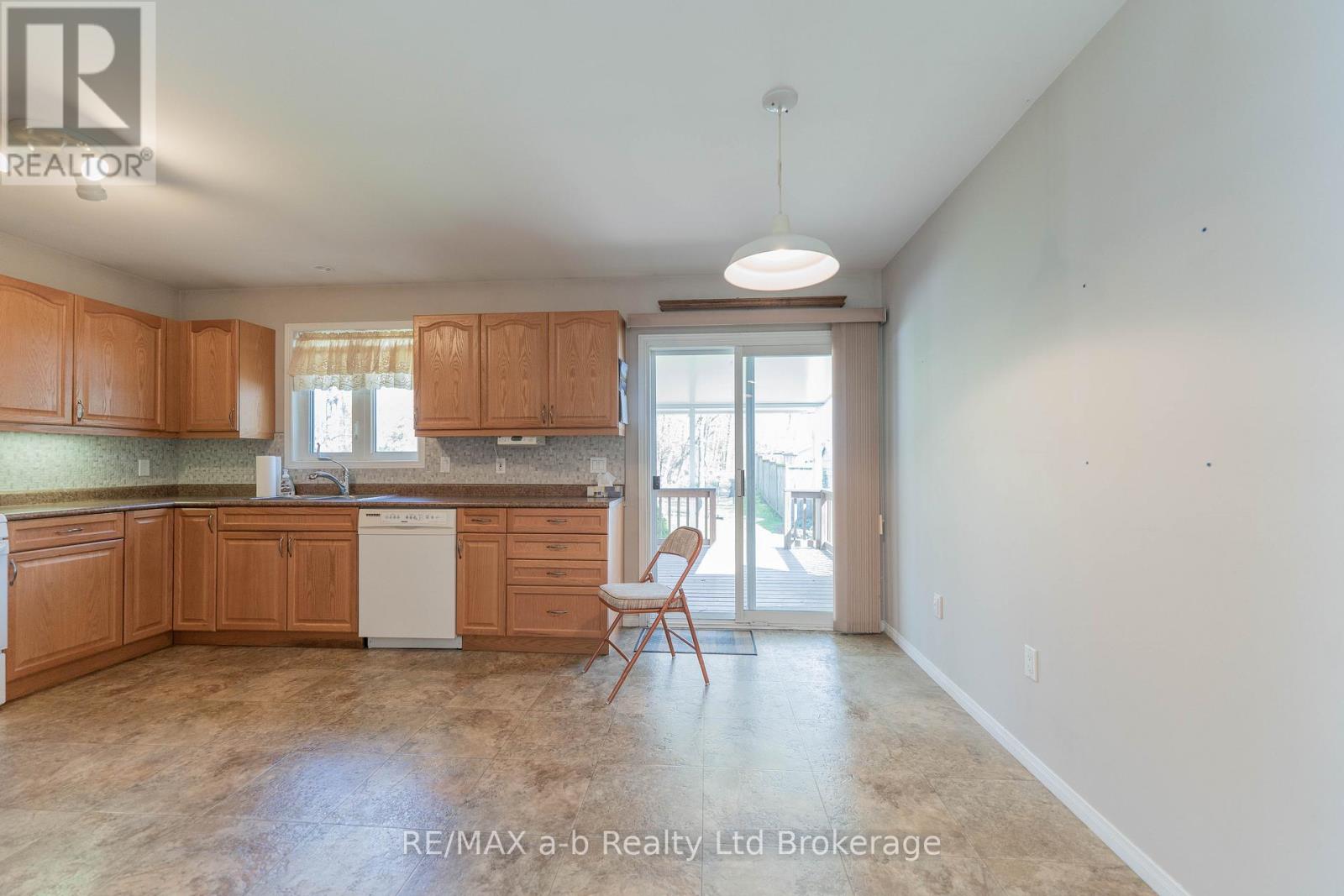 44 BEECH BOULEVARD - 15