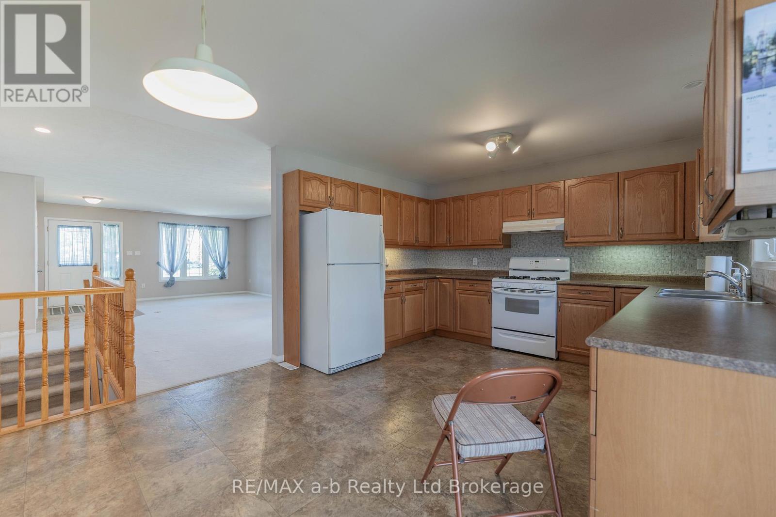 44 BEECH BOULEVARD - 17
