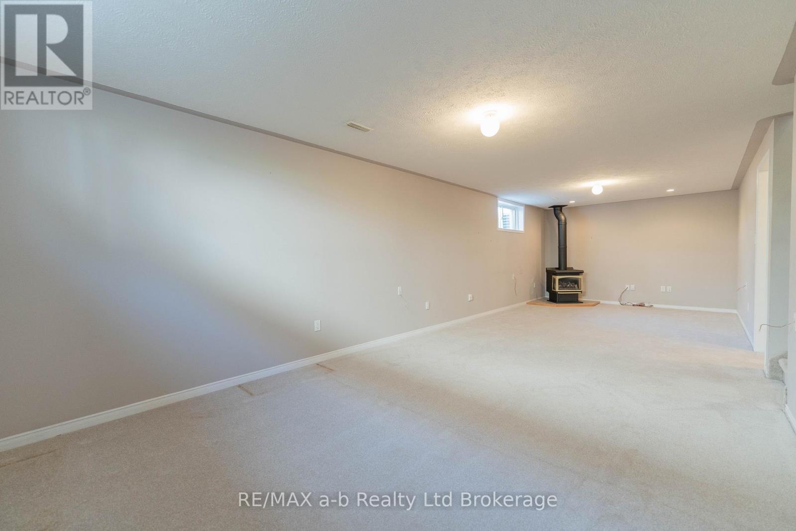 44 BEECH BOULEVARD - 22