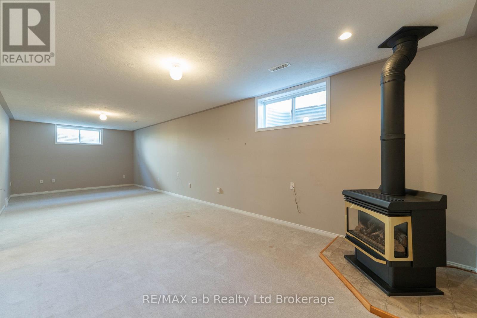 44 BEECH BOULEVARD - 23
