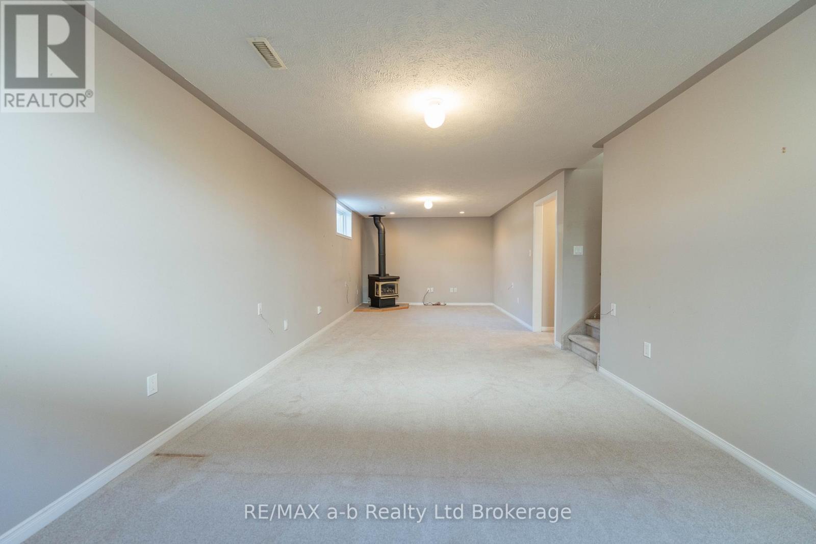 44 BEECH BOULEVARD - 25