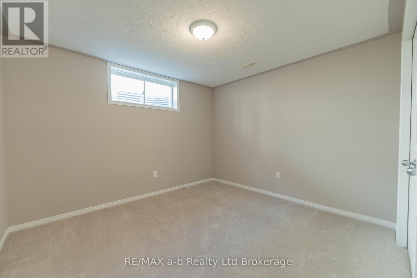 44 BEECH BOULEVARD - 26