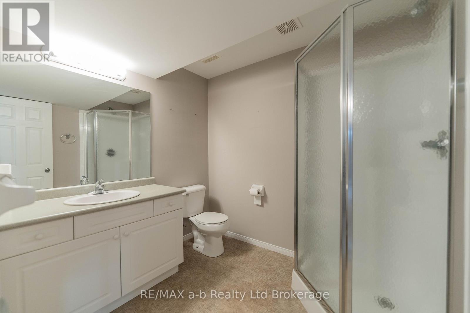 44 BEECH BOULEVARD - 27