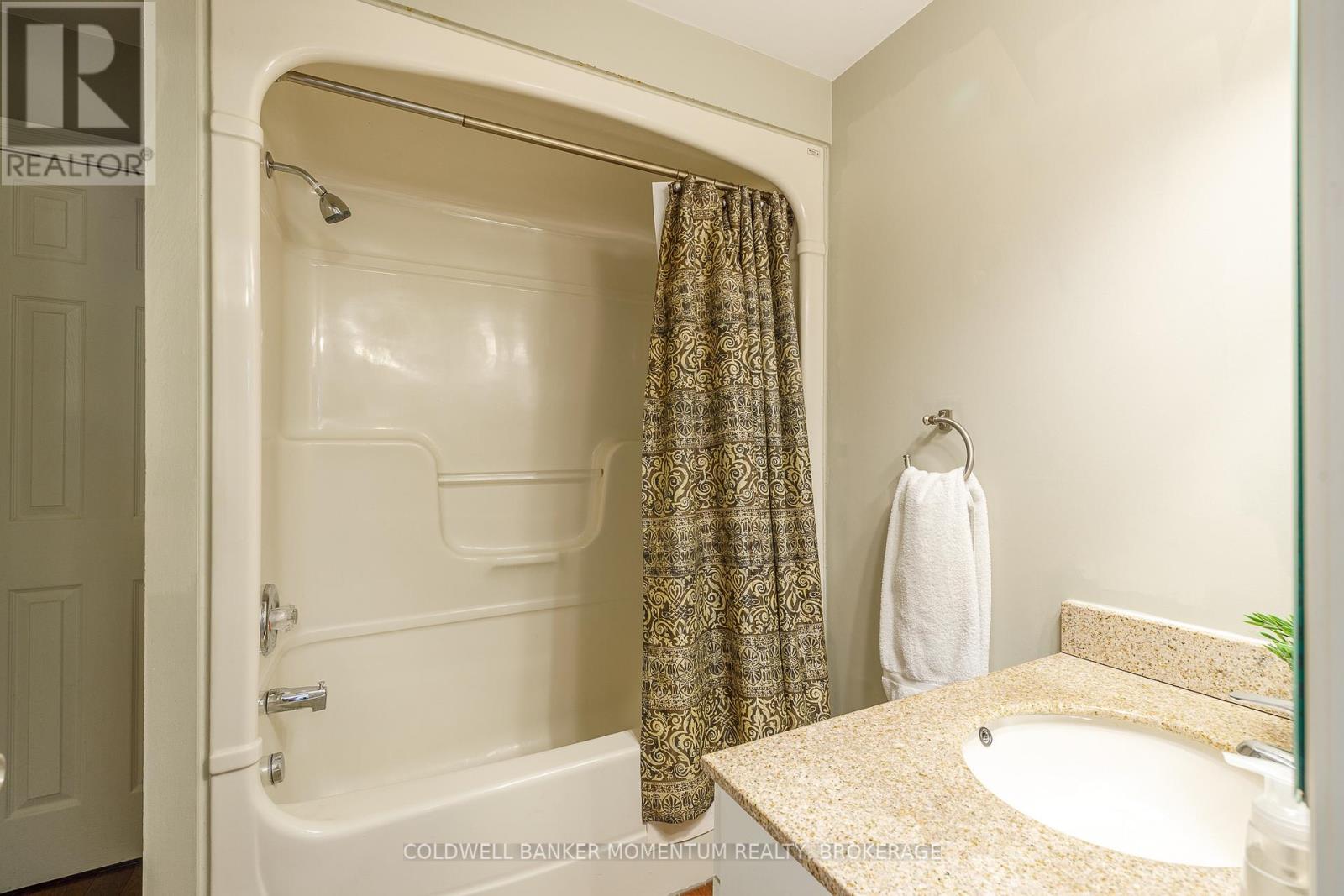 14 LORRAINE STREET — photo 25