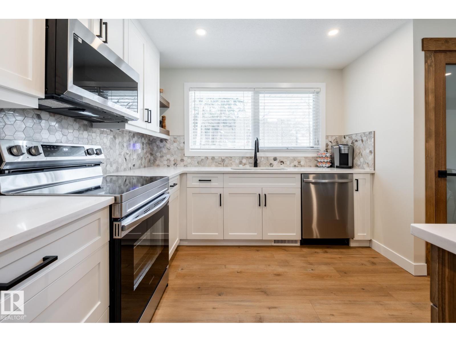17 SPRUCE CR, St. Albert