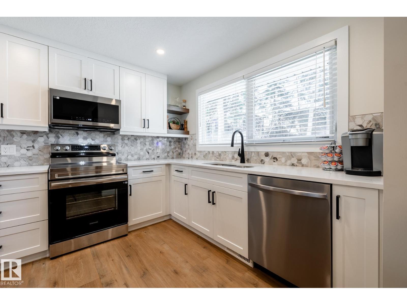 17 SPRUCE CR, St. Albert