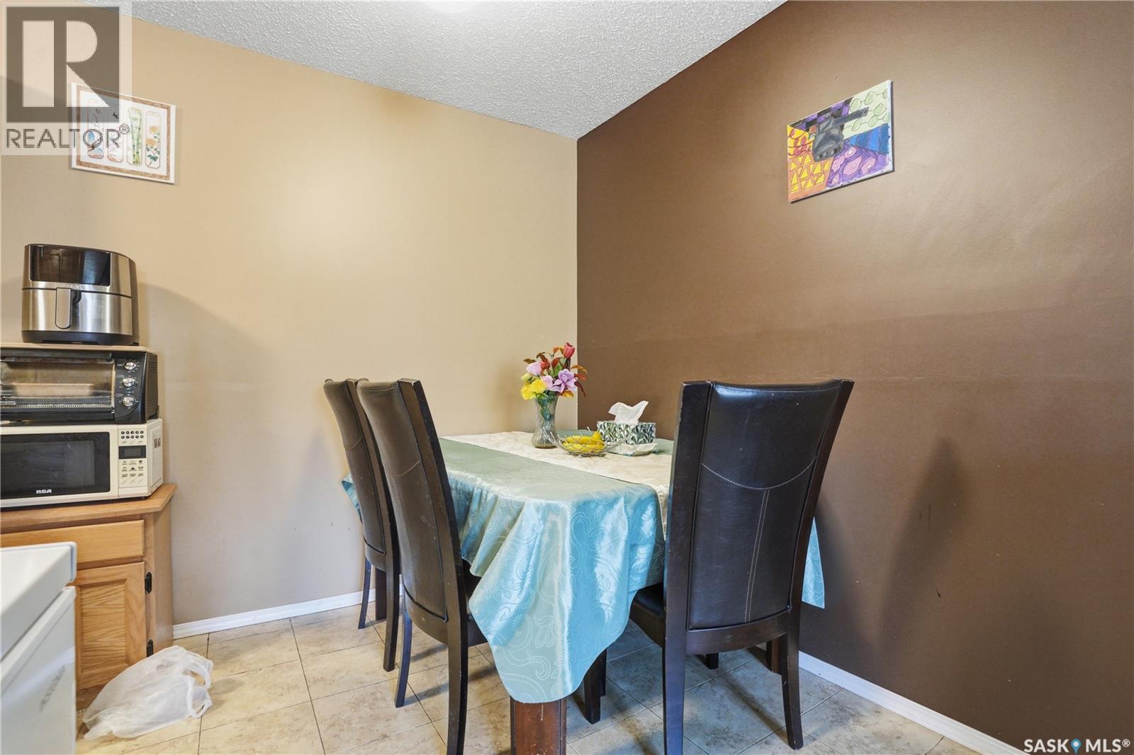 #214A 4040 8TH STREET E - 11