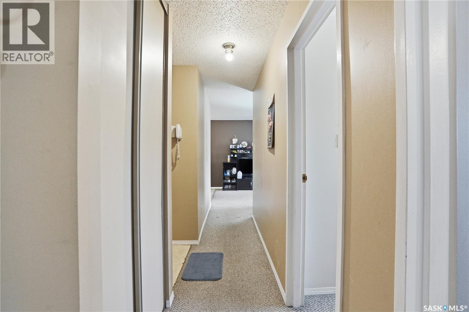 #214A 4040 8TH STREET E - 18