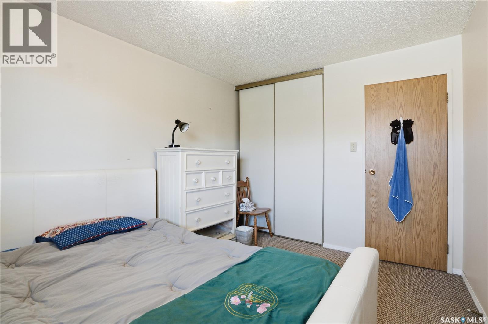 #214A 4040 8TH STREET E - 23