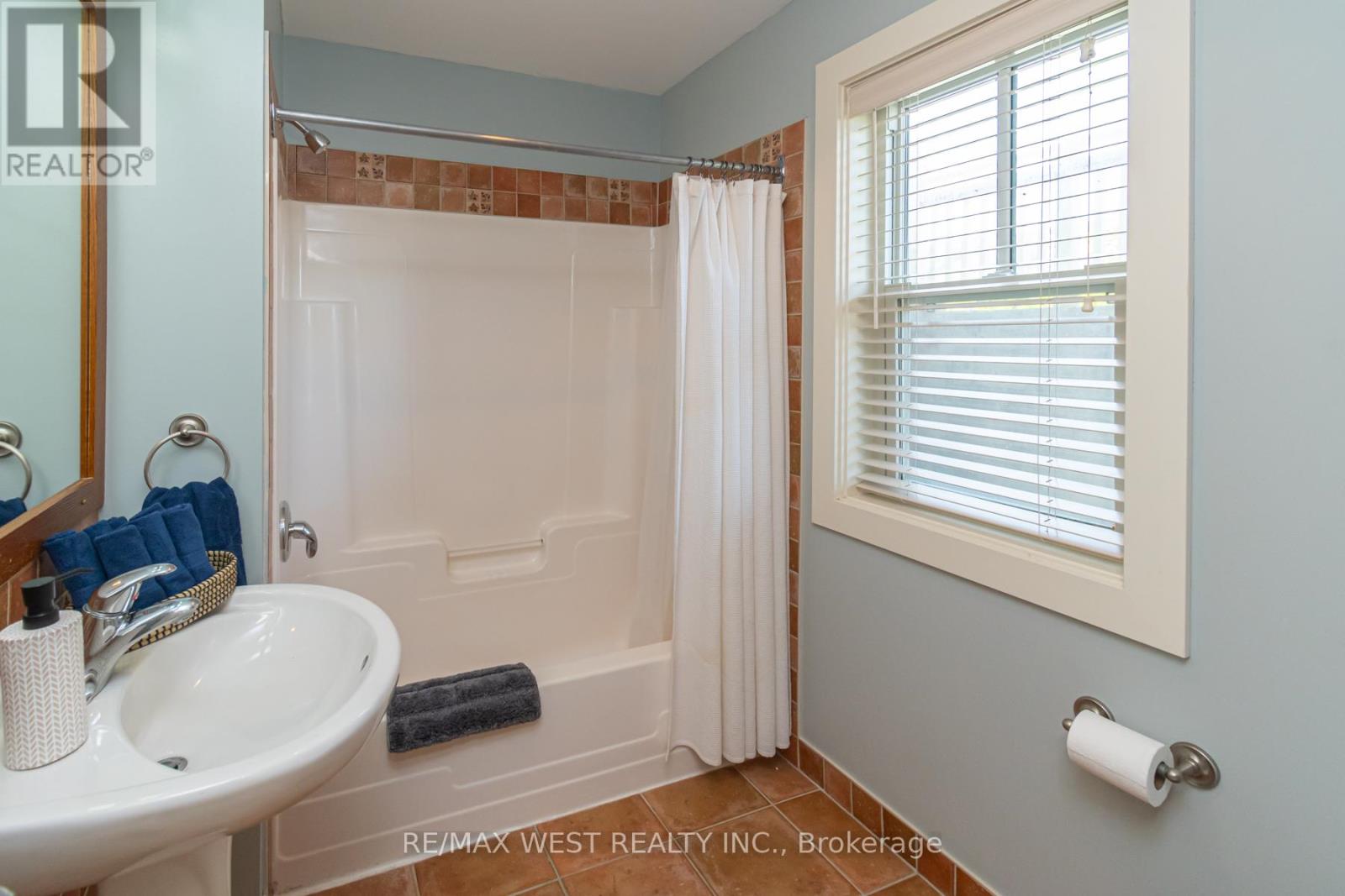 #117 125 FAIRWAY COURT - 8