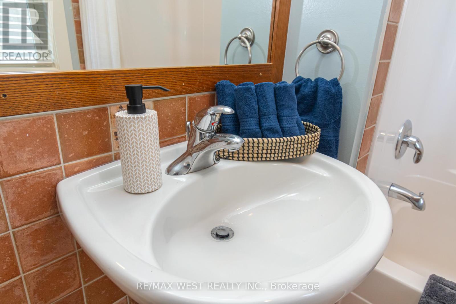 #117 125 FAIRWAY COURT - 9