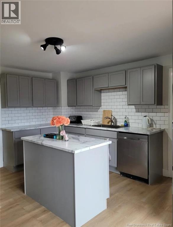 525 Acadie - Image 8