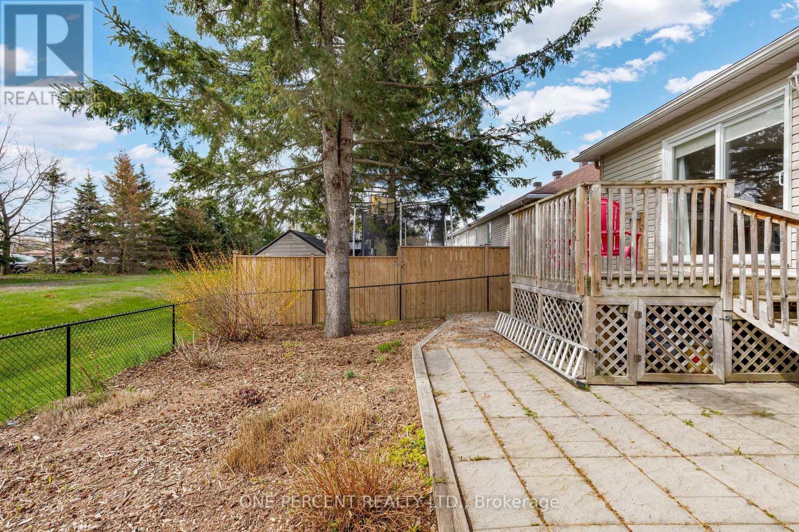 18 DR. GORDON CRESCENT - 35