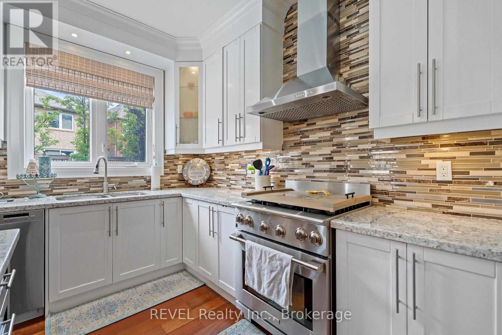 401 SCHREYER CRESCENT - 16