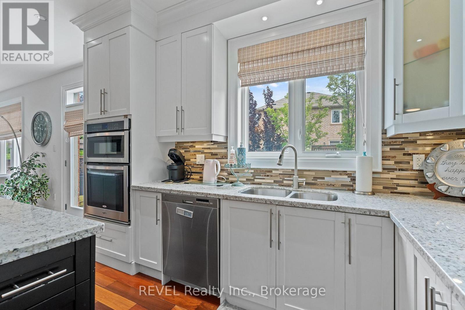 401 SCHREYER CRESCENT - 17