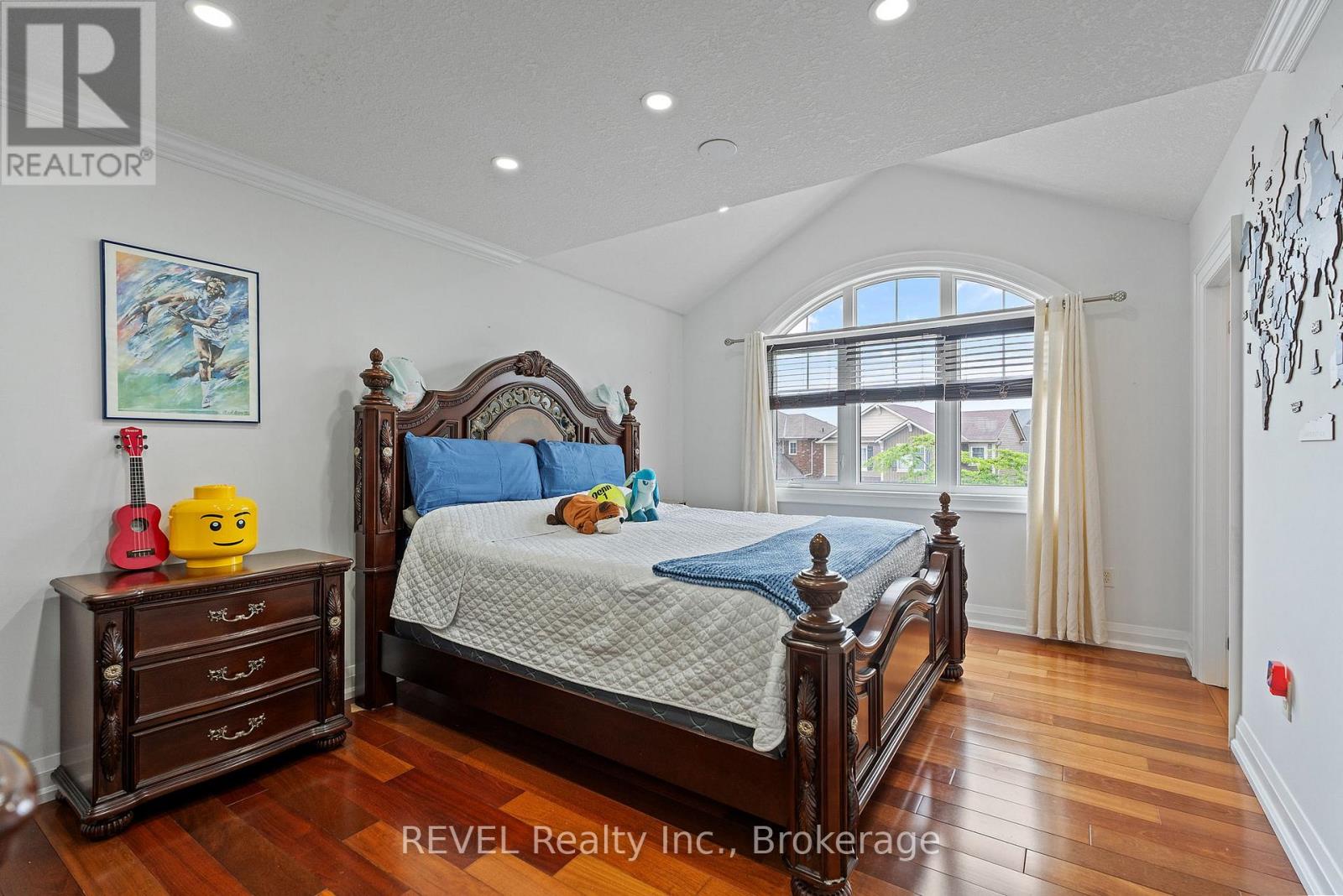 401 SCHREYER CRESCENT - 28