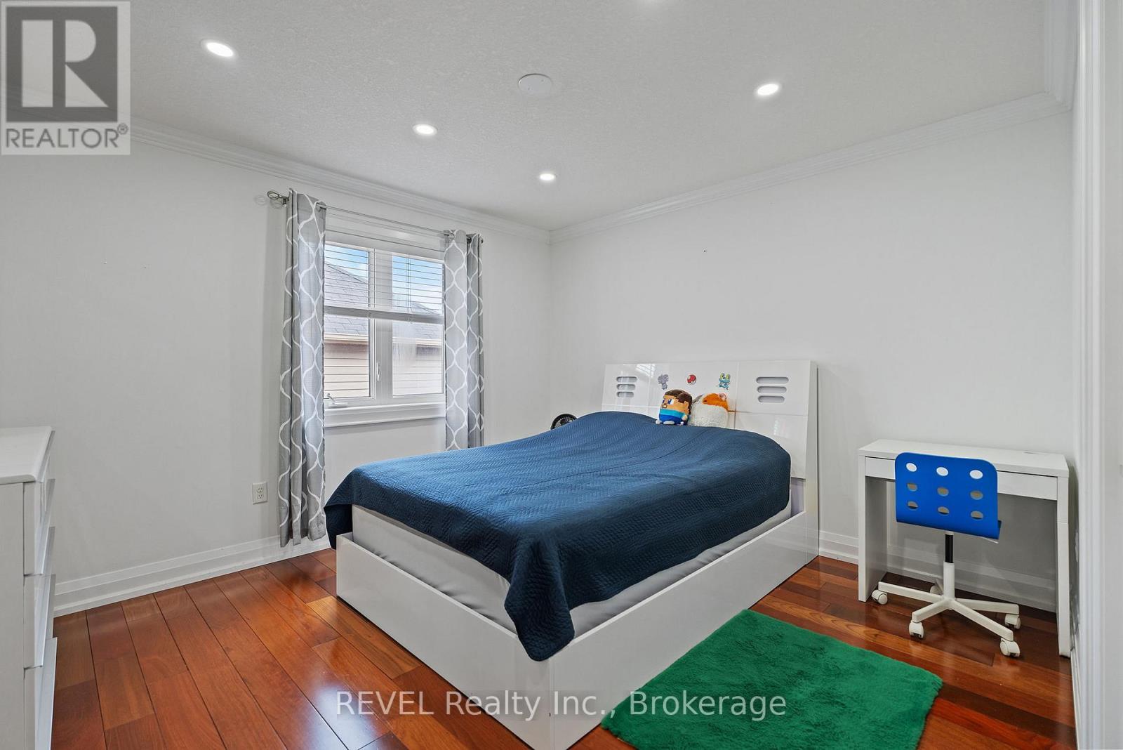 401 SCHREYER CRESCENT - 30
