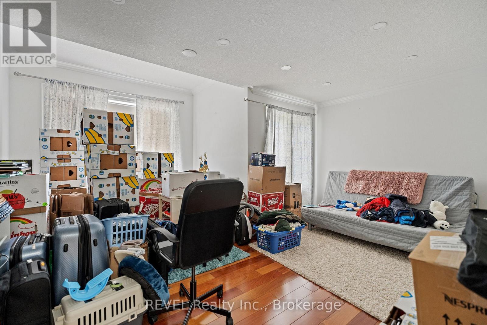 401 SCHREYER CRESCENT - 31