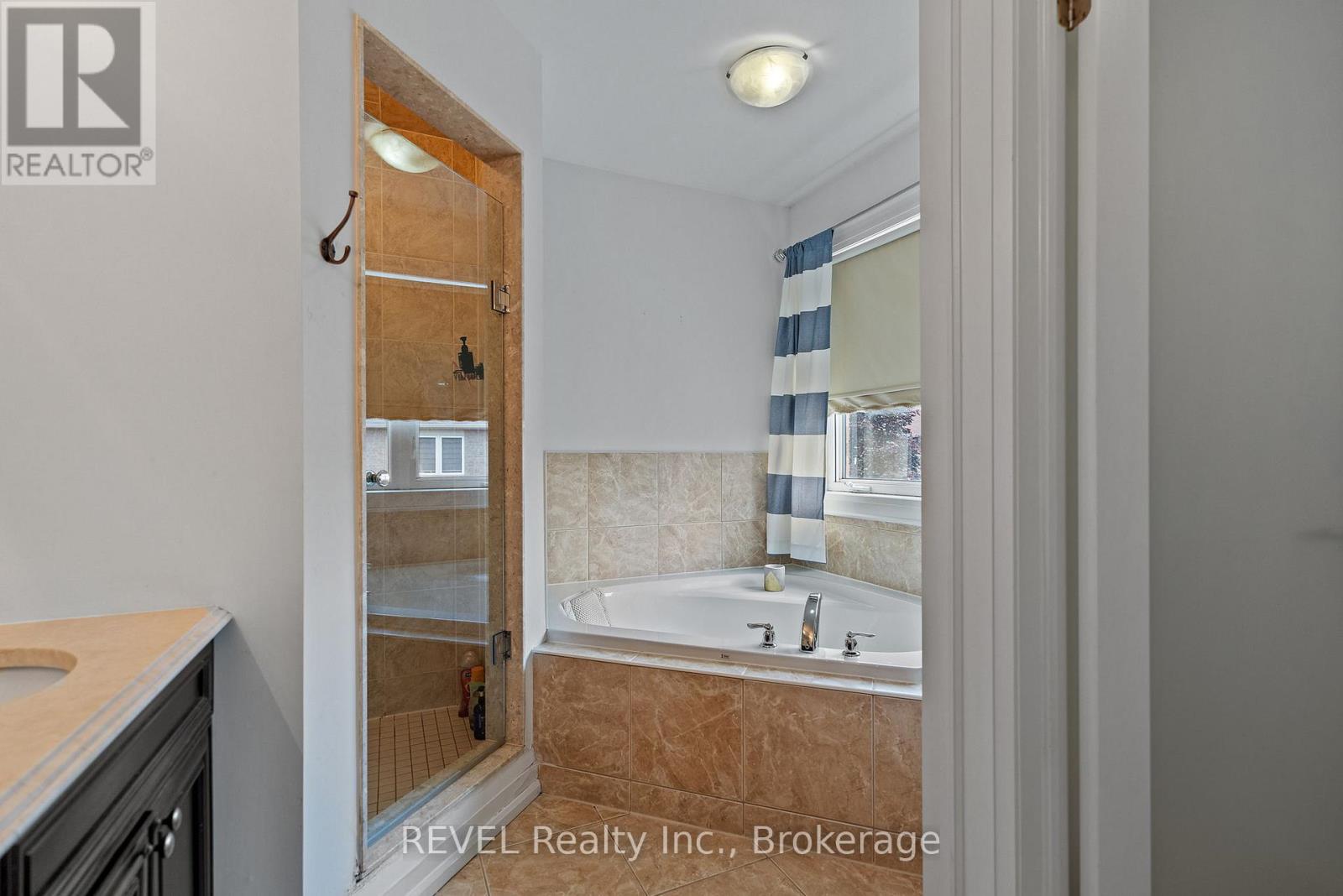 401 SCHREYER CRESCENT - 32
