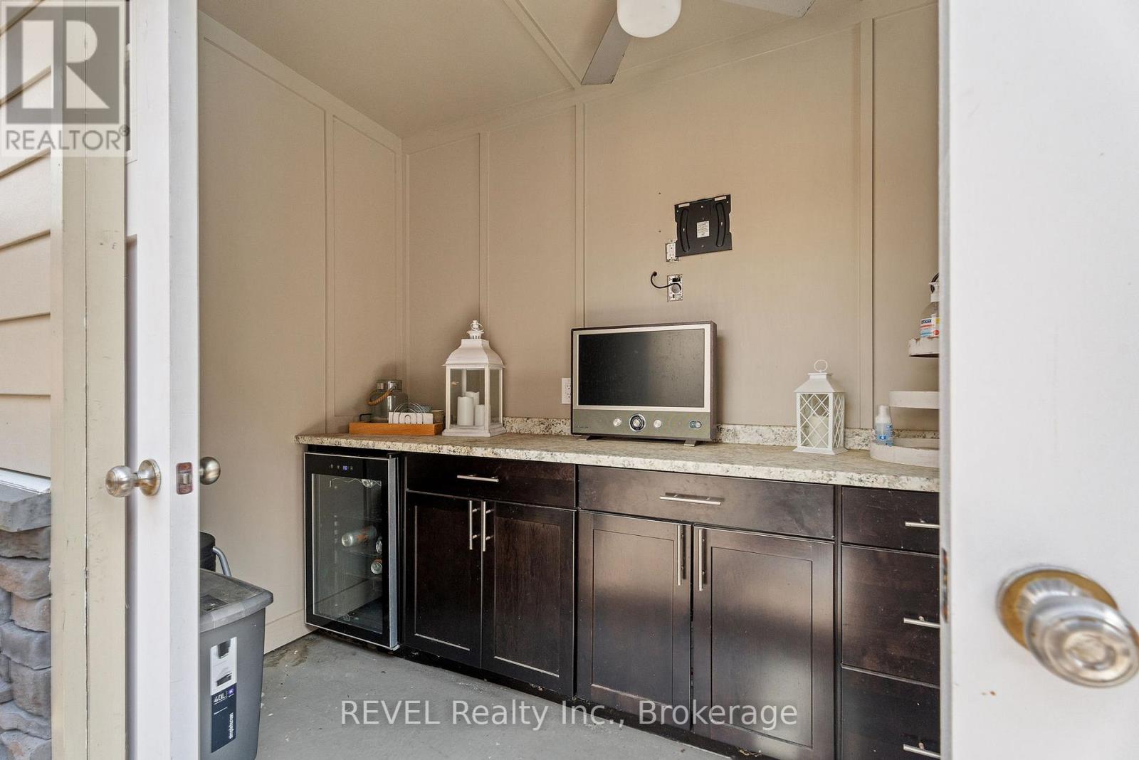 401 SCHREYER CRESCENT - 37