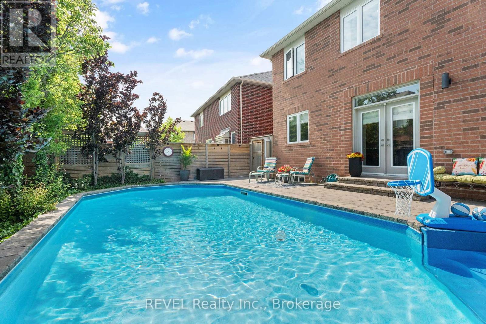 401 SCHREYER CRESCENT - 38
