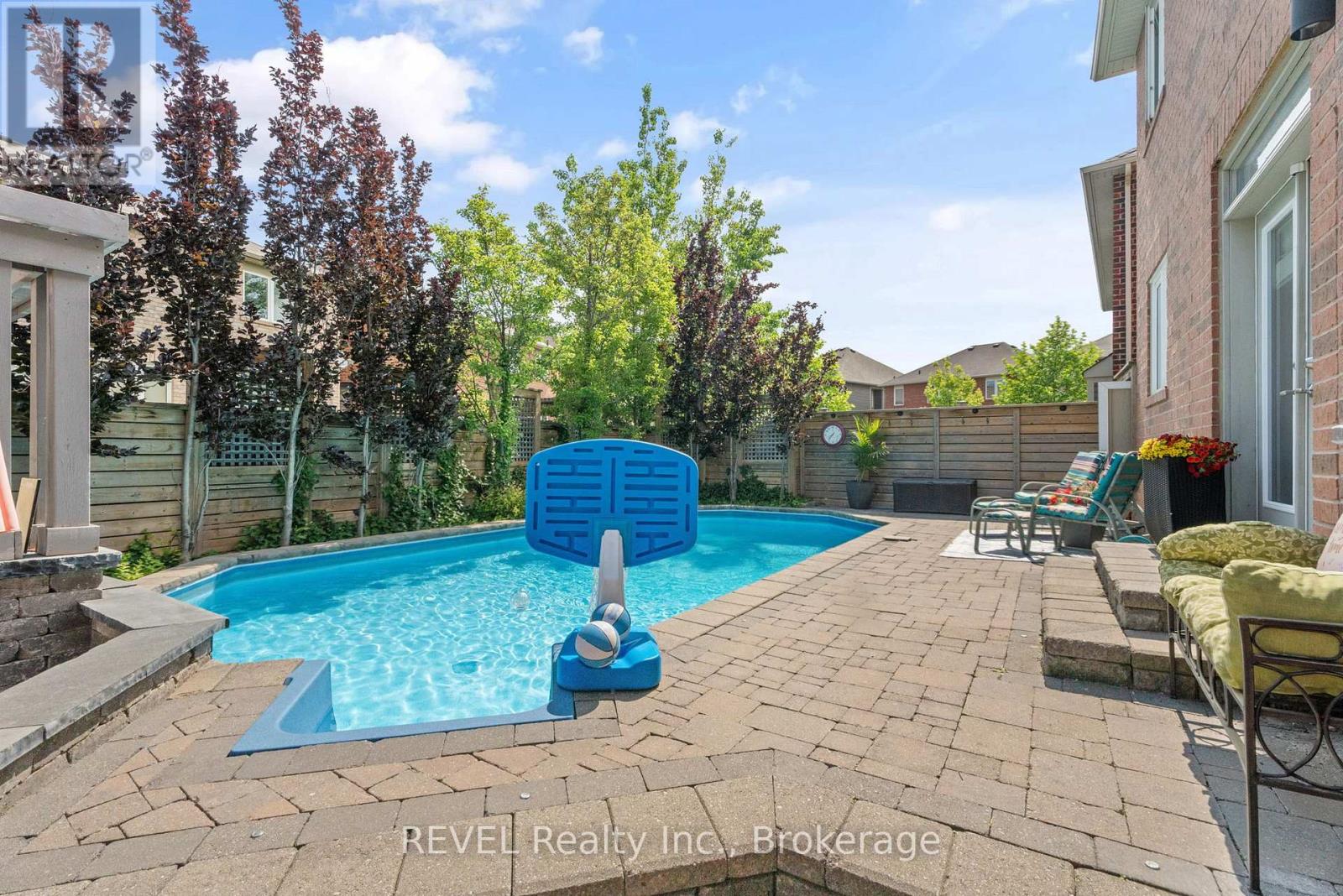 401 SCHREYER CRESCENT - 39