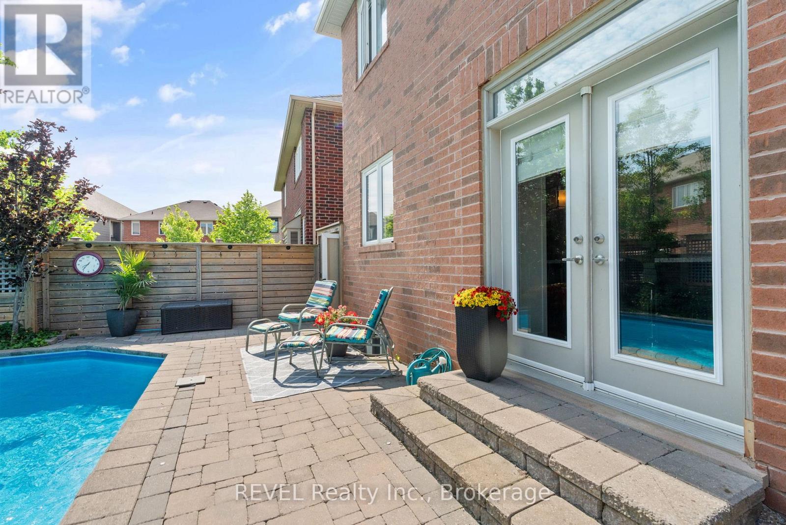 401 SCHREYER CRESCENT - 40