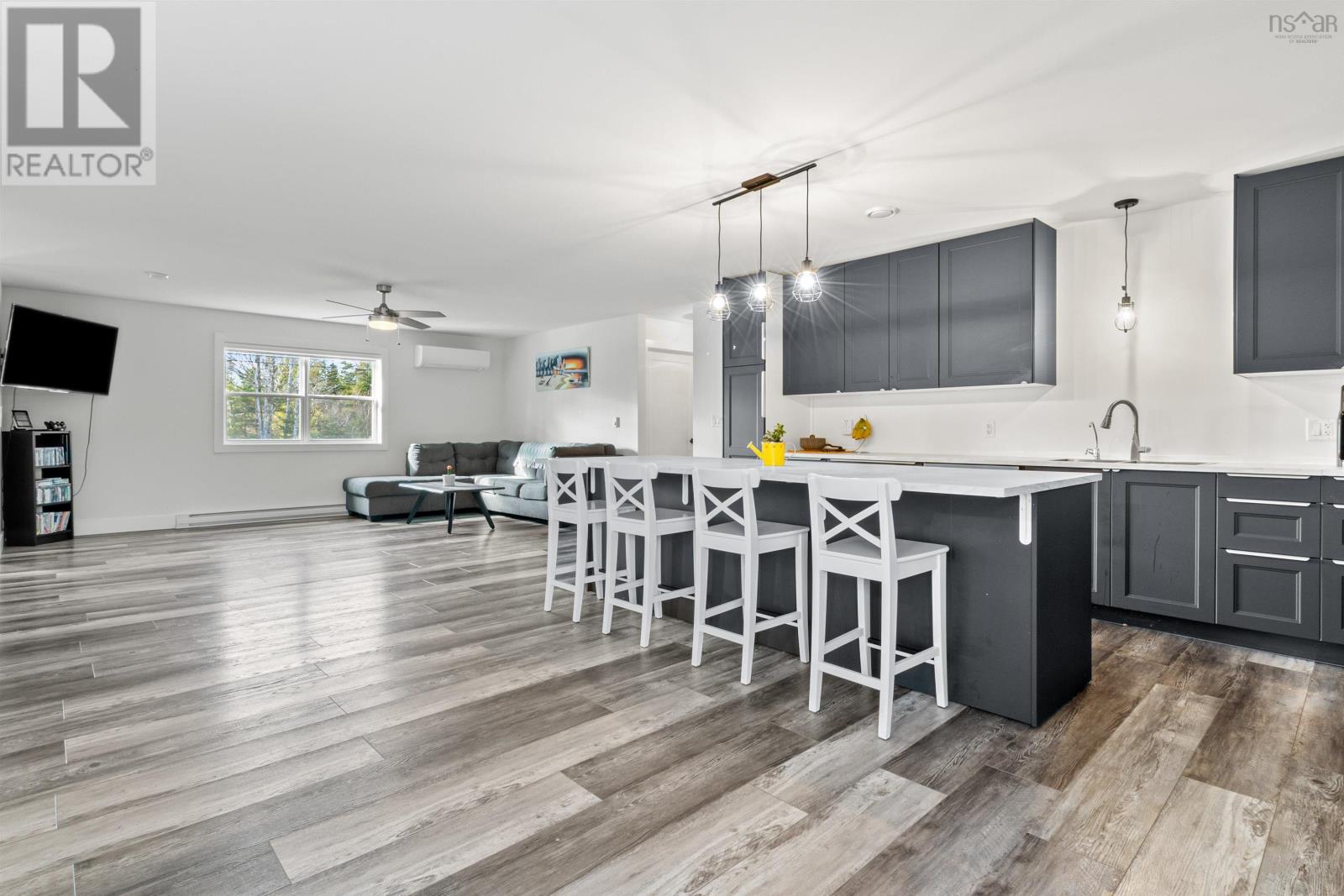 215 Grono Road - 10