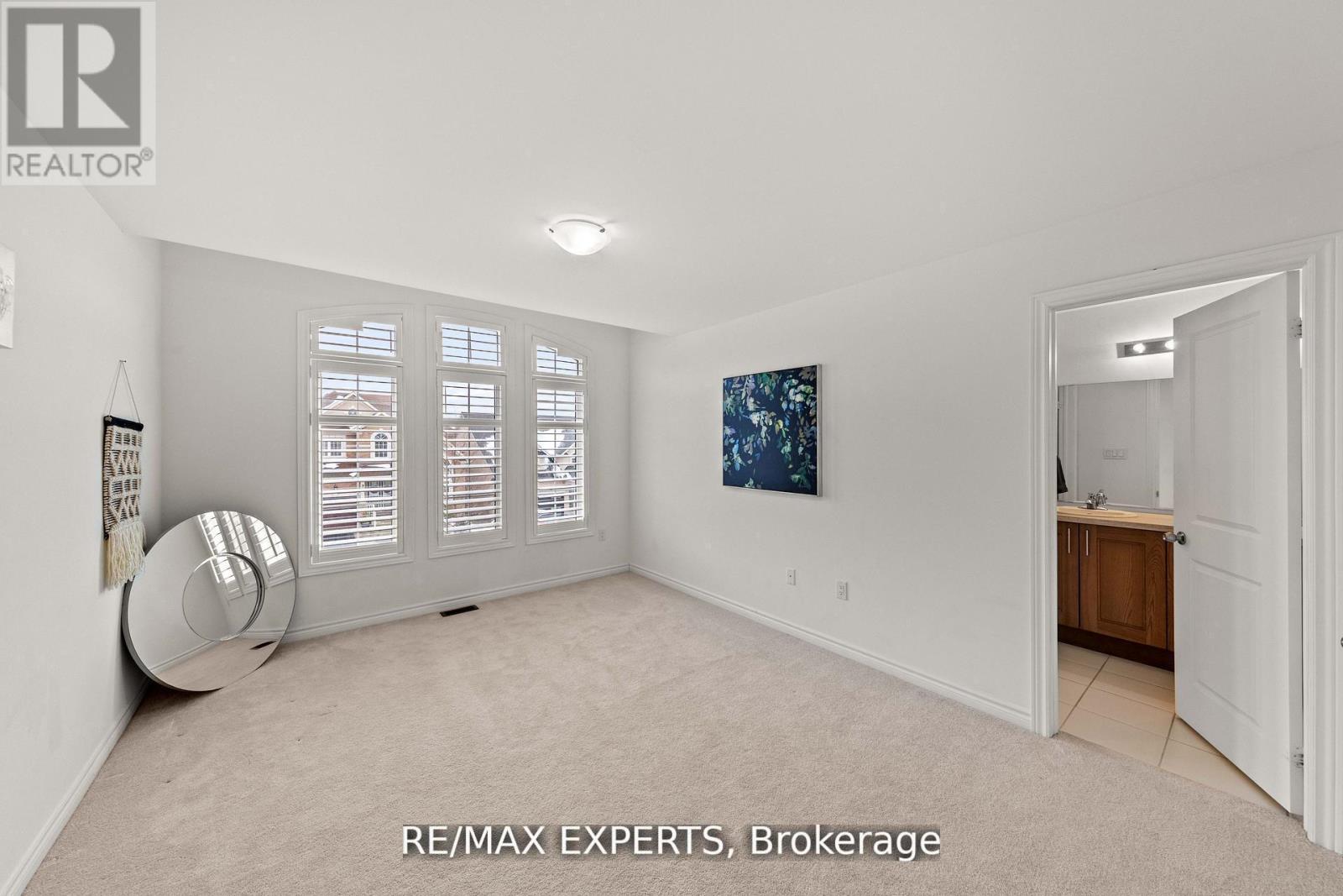 48 MANOR GLEN CRESCENT - 24