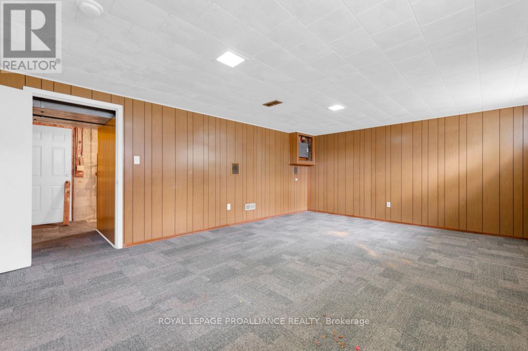 55 VILLAGE DRIVE - 21