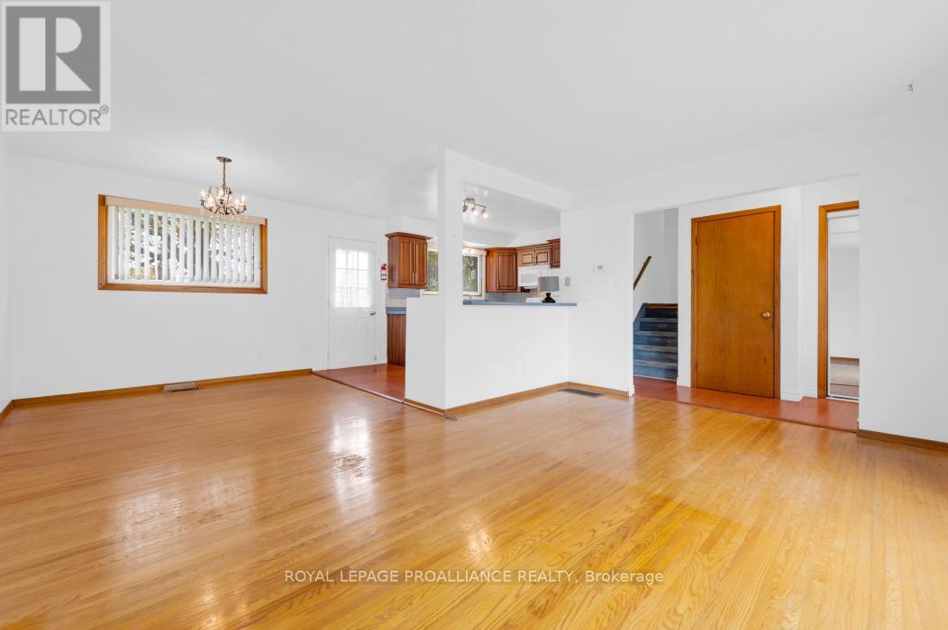 55 VILLAGE DRIVE - 10