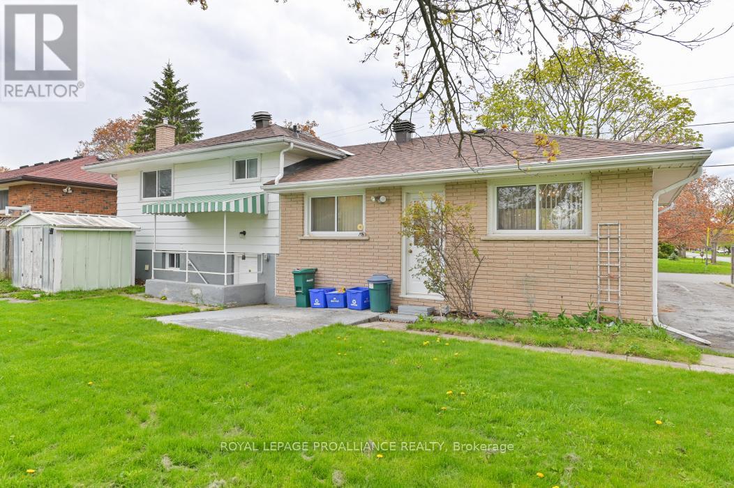 55 VILLAGE DRIVE - 32