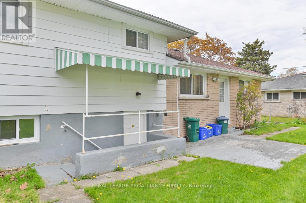 55 VILLAGE DRIVE - 33